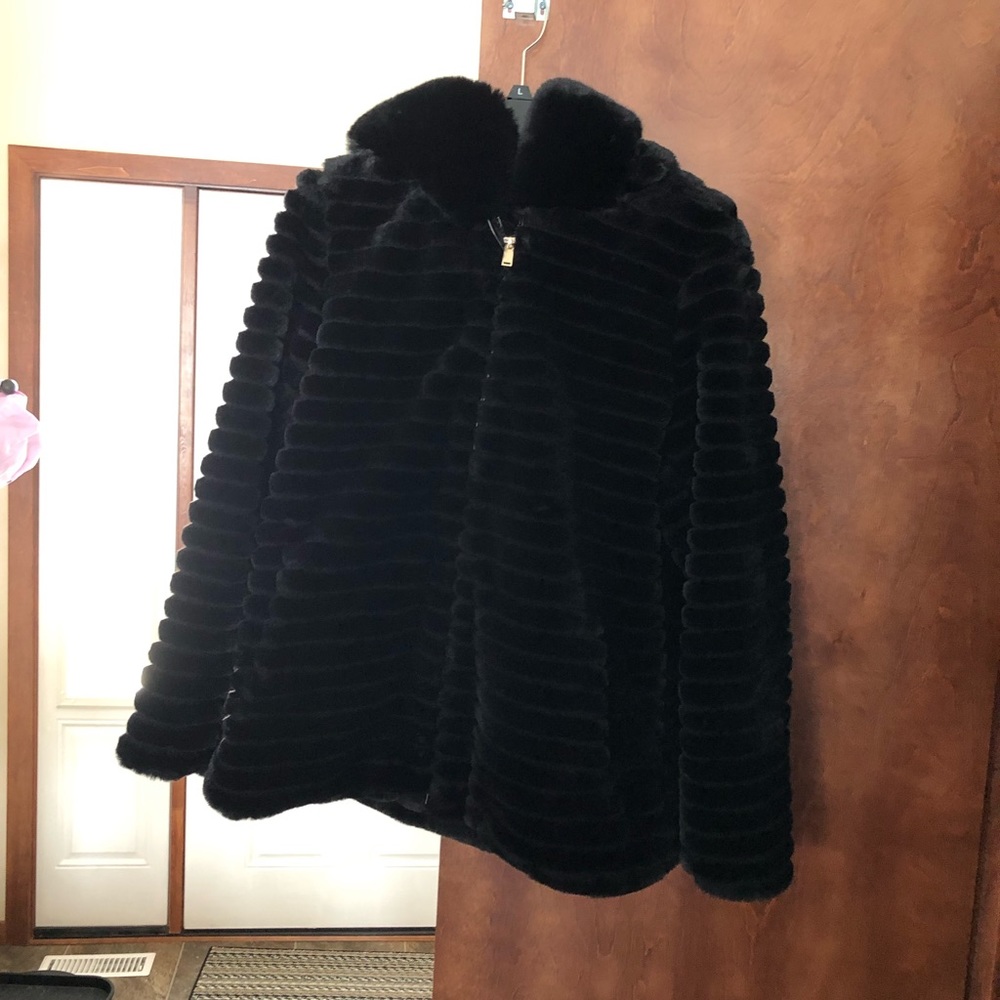 Liz Claiborne faux fur sculpted jacket